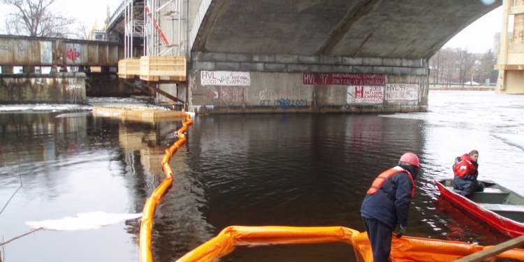 MassDEP Response to a Heating Oil Spill to the Charles River, Cambridge, MA
