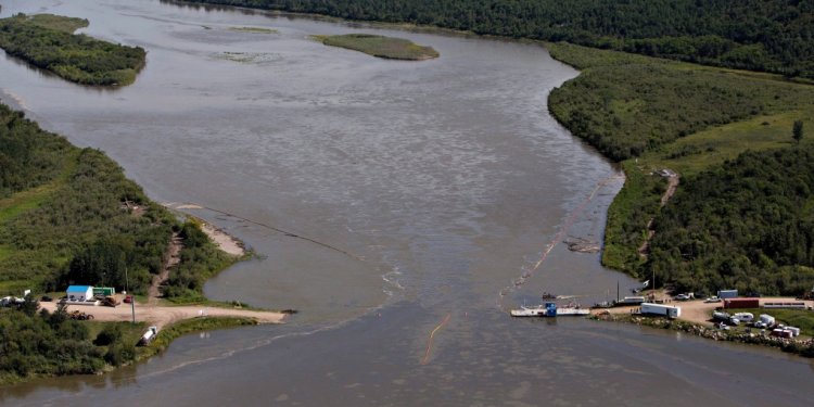 Oil spill North Saskatchewan