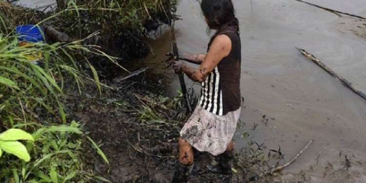 To clean up spilled oil in