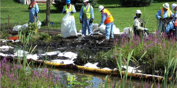 Oil spill Michigan