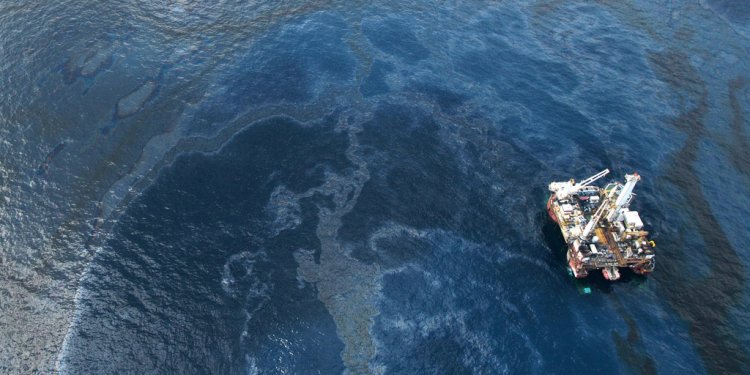 Pictures of oil spills