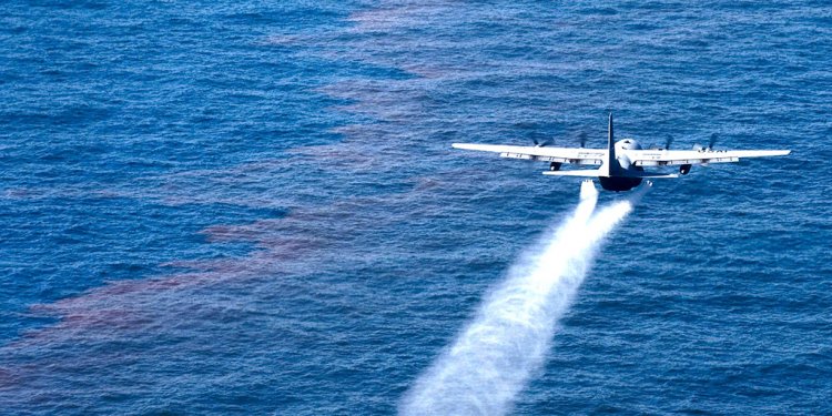Oil spill dispersants