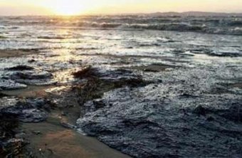 Oil spill in Russians Black Sea